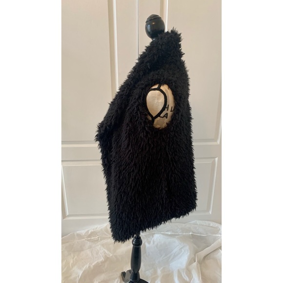 Black furry vest - Picture 5 of 13